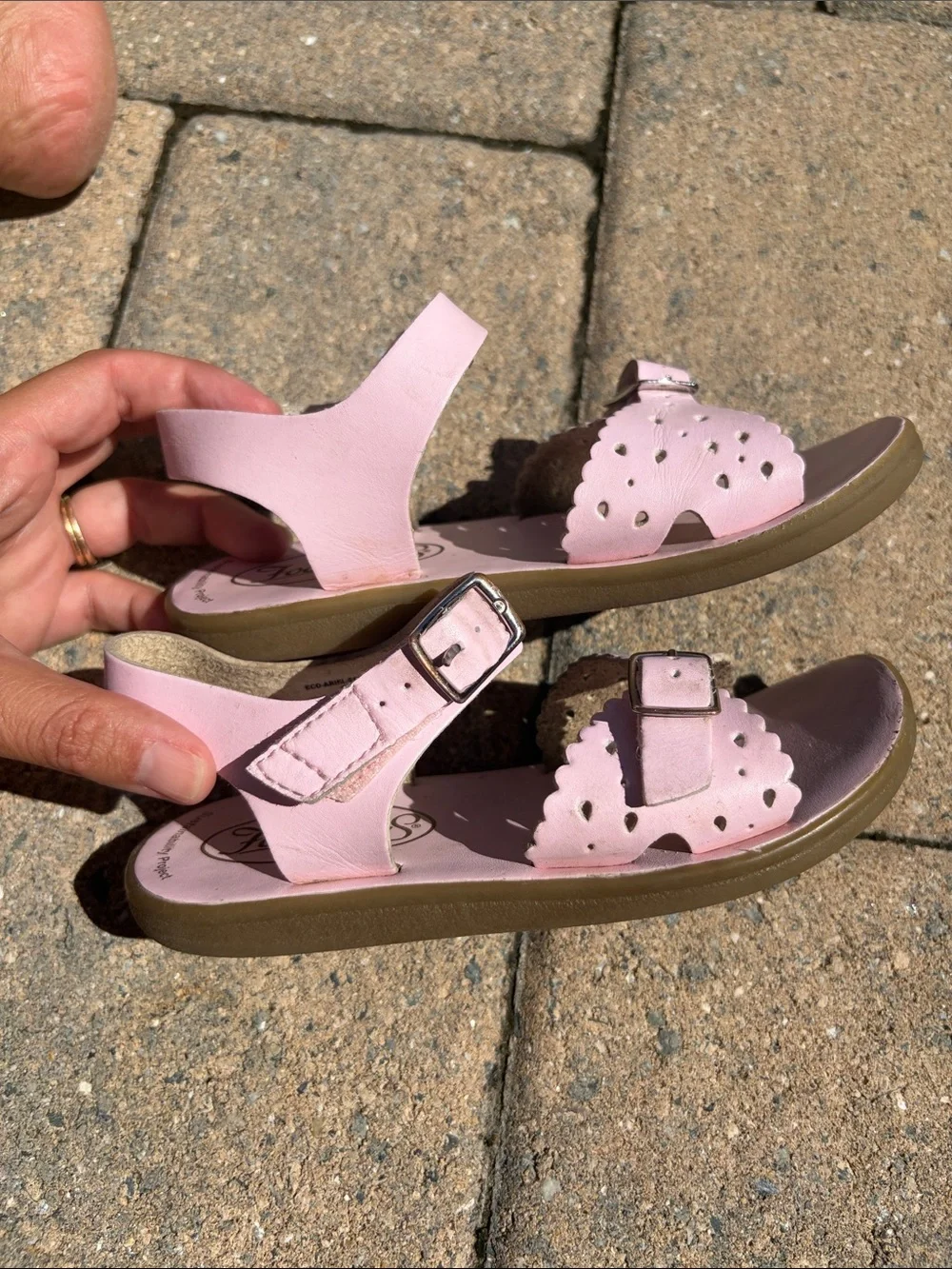 FootMates Girls Light Pink Scalloped Buckle Sandals